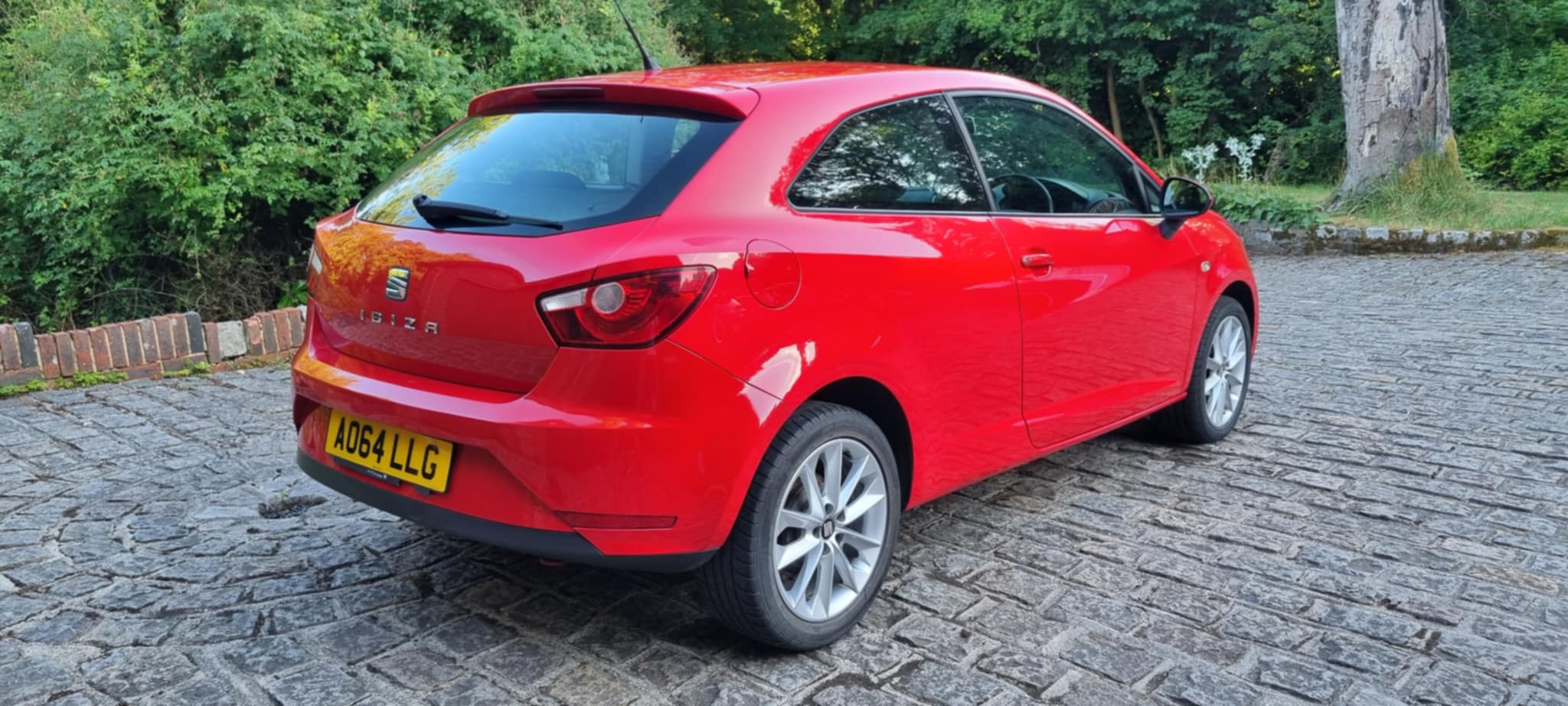 7d8b80d2-429b-428b-a570-b93674c3d93a